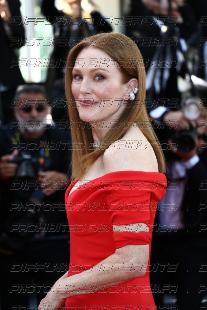 261-1718-341_Julianne-Moore
