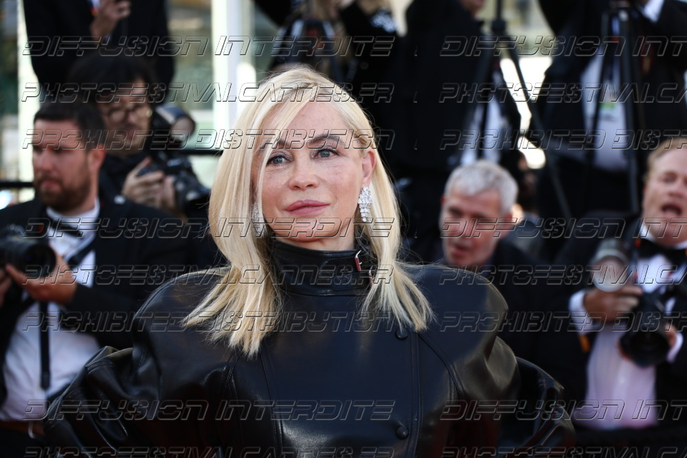 261-1718-510_Emmanuelle-Beart