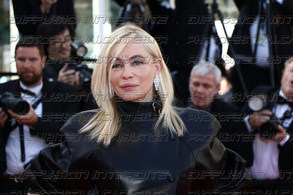 261-1718-511_Emmanuelle-Beart