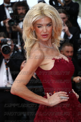 261-1819-115_Victoria-Silvstedt