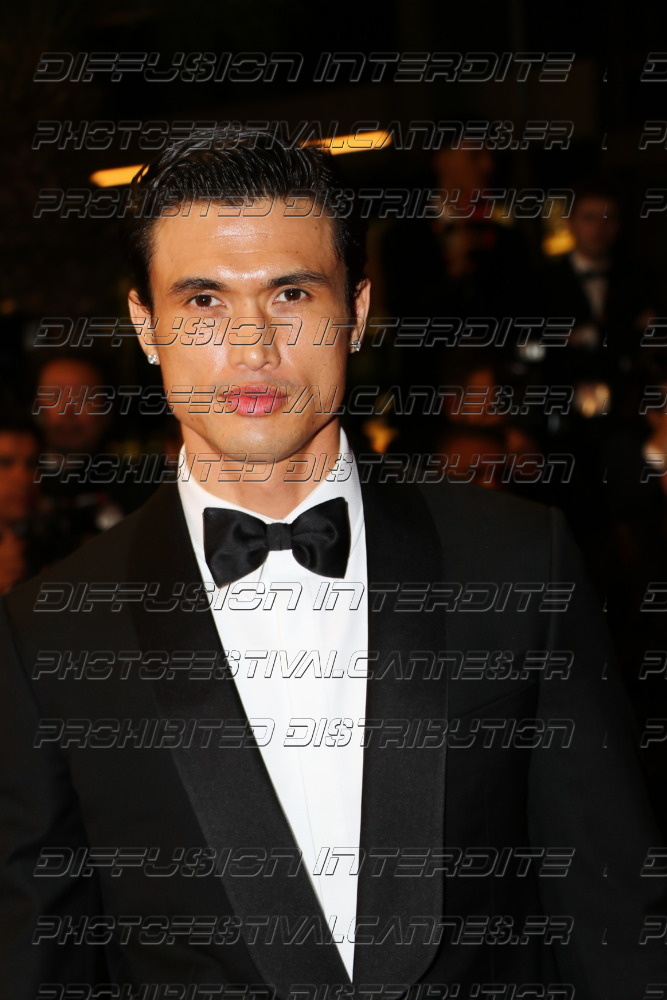 261-1822-305_Charles-Melton