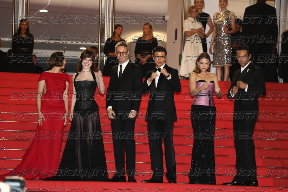 261-1822-347_-Havana-Rose-Liu-Sophie-Thatcher-Nicolas-Winding-Refn-Charles-Melton-Kristine-Froseth-and-Diego-Calva-