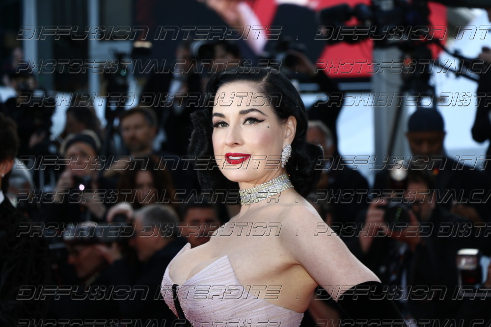 261-1919-427_-Dita-von-Teese