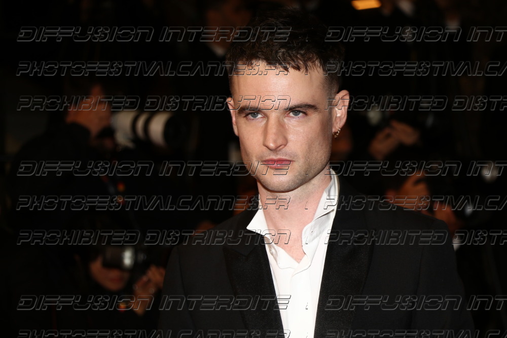261-2022-300_Tom-Sturridge