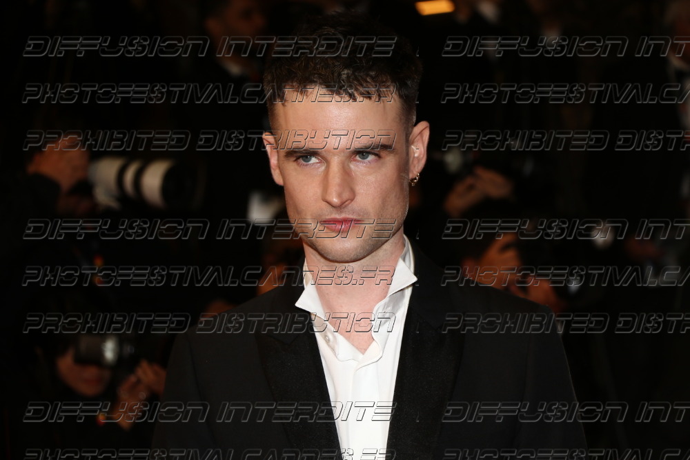 261-2022-301_Tom-Sturridge
