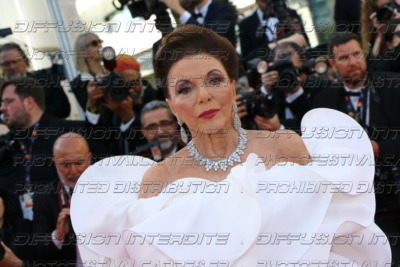 261-1219-361_-Dame-Joan-Collins