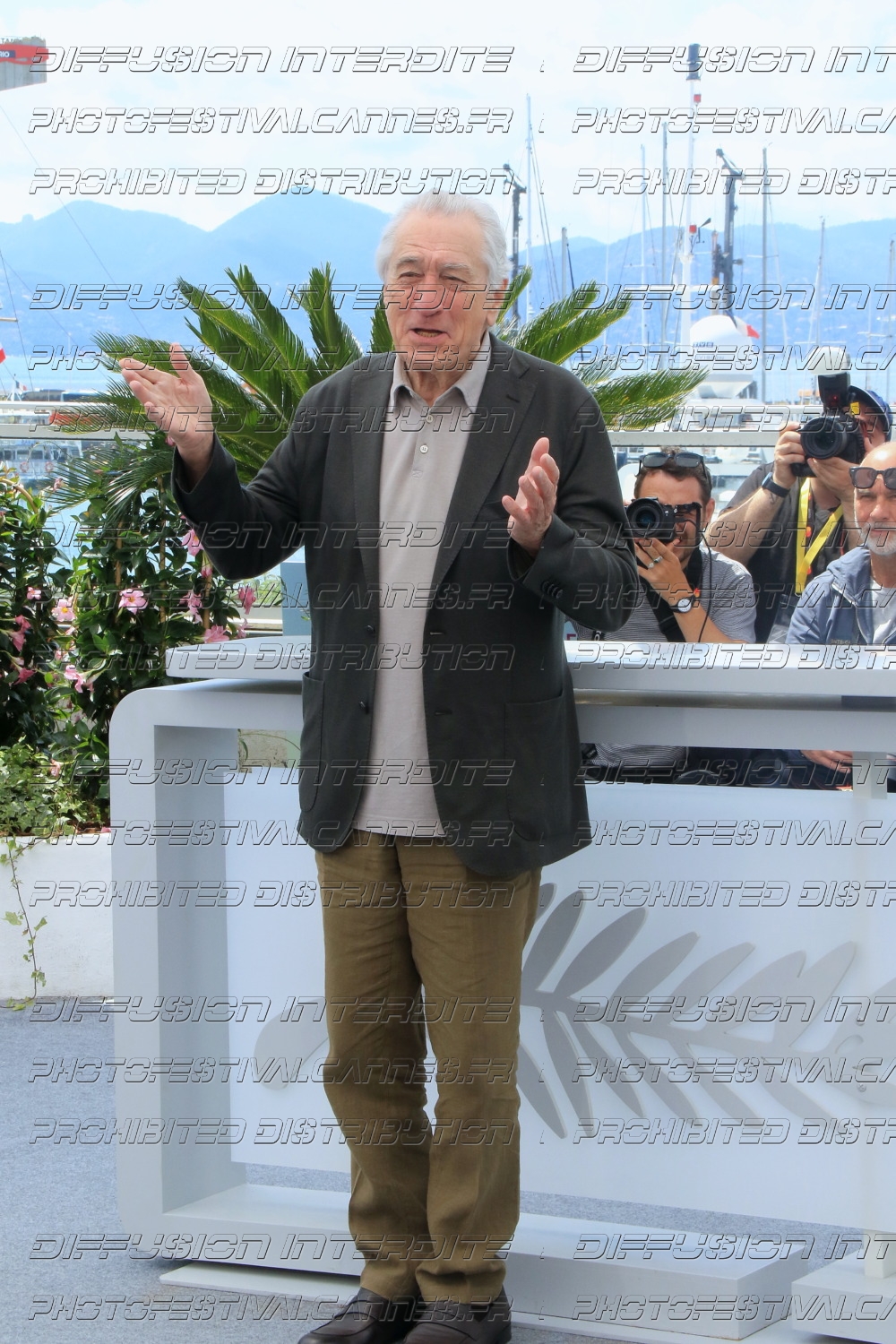 25_13_05_-Robert-De-Niro