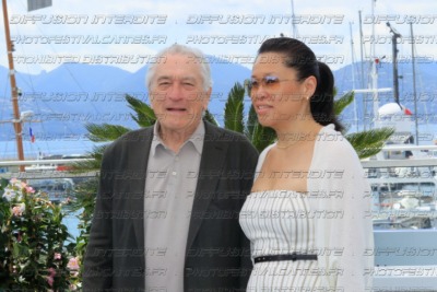 25_13_46_-Robert-De-Niro-Tiffany-Chen