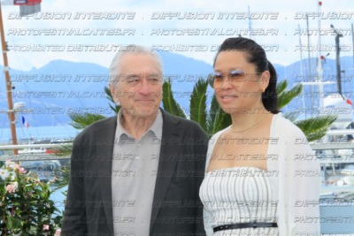 25_13_47_-Robert-De-Niro-Tiffany-Chen