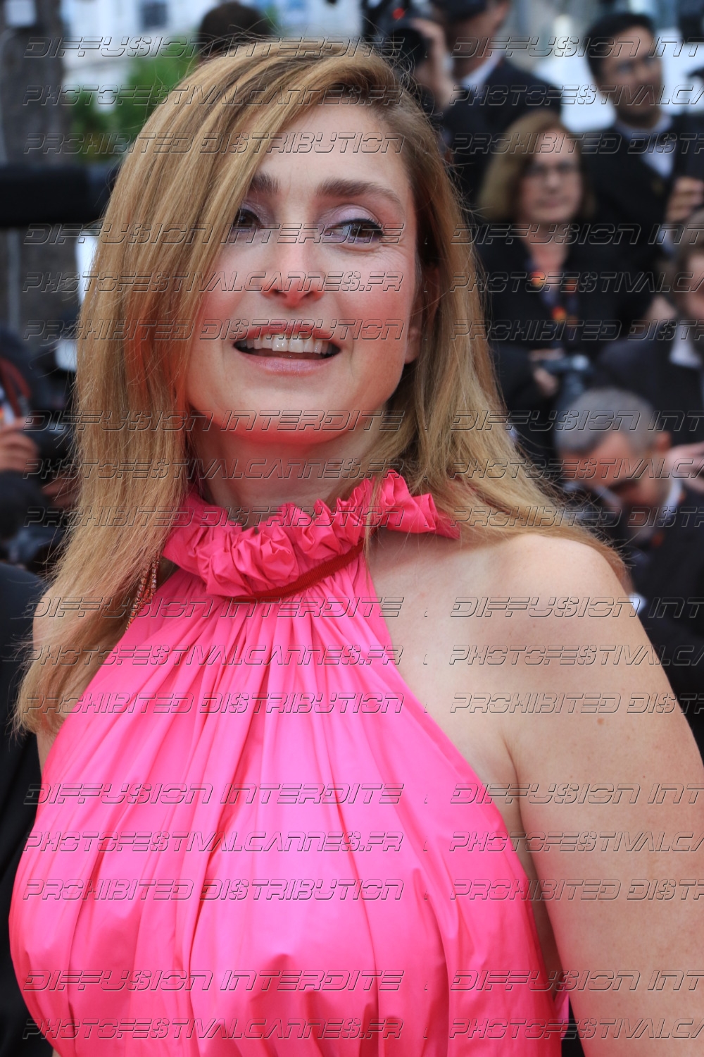 251_19_15_193_Julie-Gayet
